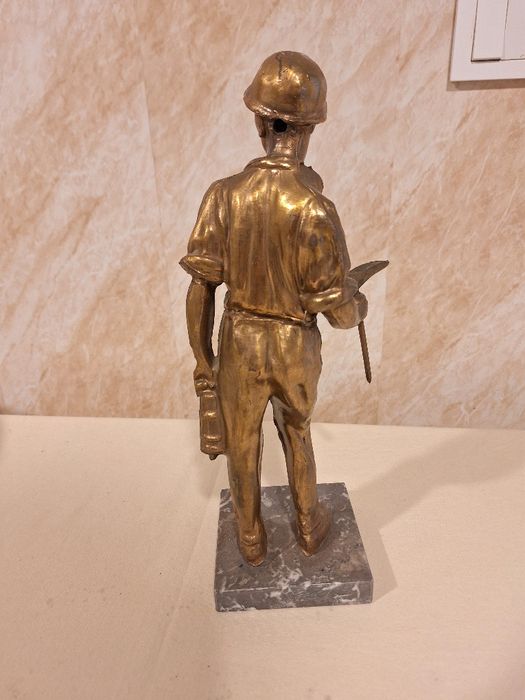 Голяма статуетка миньор