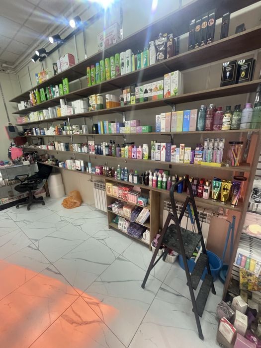 Полка стеллаж для бутика