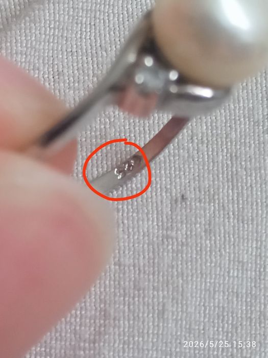 Продам серебрянное кольцо с жемчугом