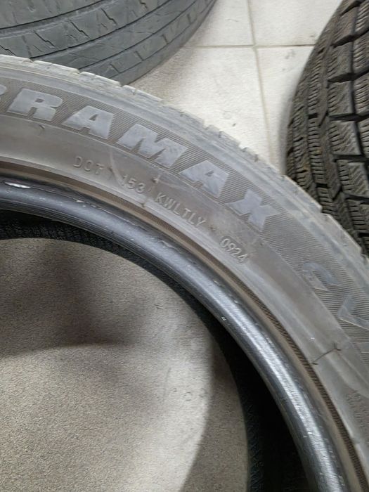 Продам пару шин 235/50/19
