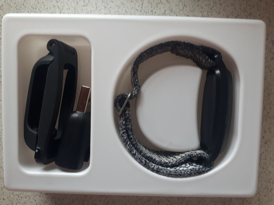 Фитнес браслет HUAWEI Band 4e