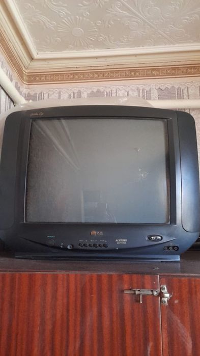 Пробиться 2 телевизора фирмы LG