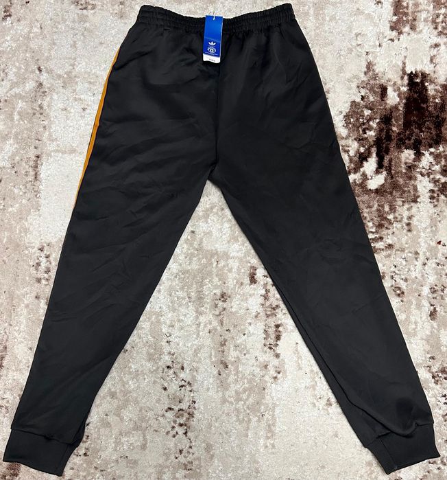 Vând compleu nou original de bărbați Adidas Manchester United