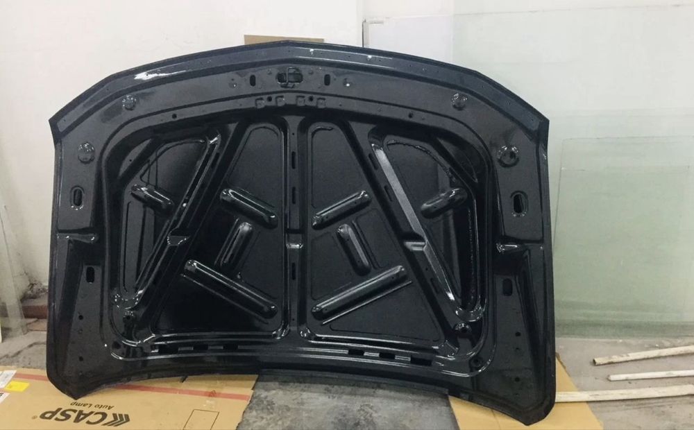 Капот на Chevrolet Tahoe 4