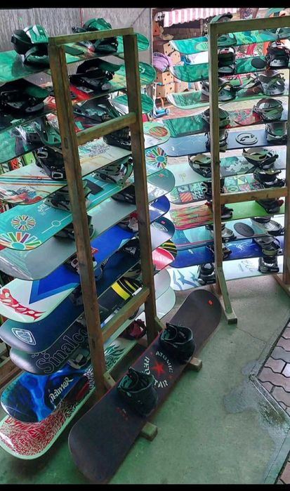 Schiuri, clăpari, snowboard, patine, bete