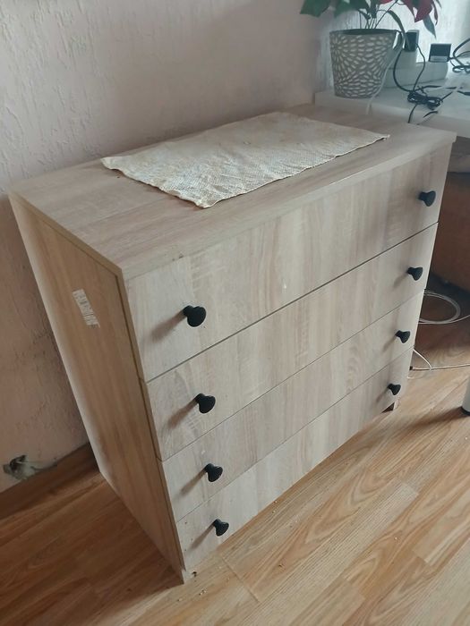 Предлагам 2 скрина и кресло