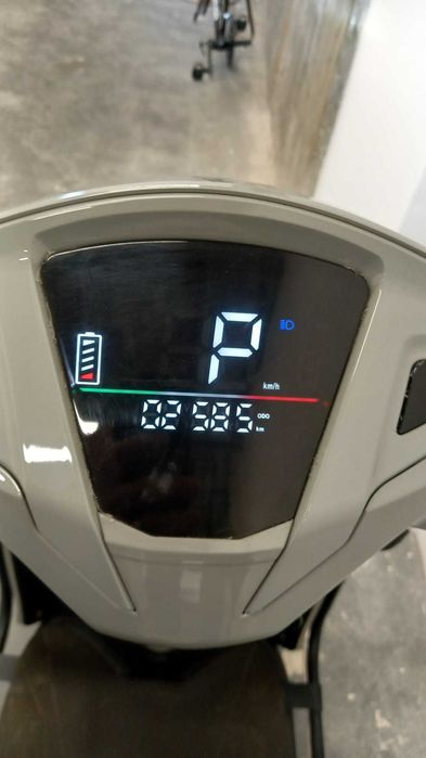 Scuter electric nou, impecabil,autonomie mare,
