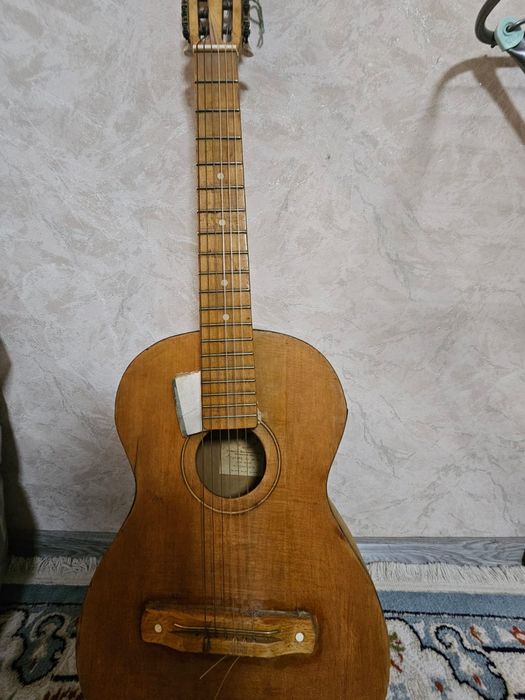 Продам гитару из Москвы