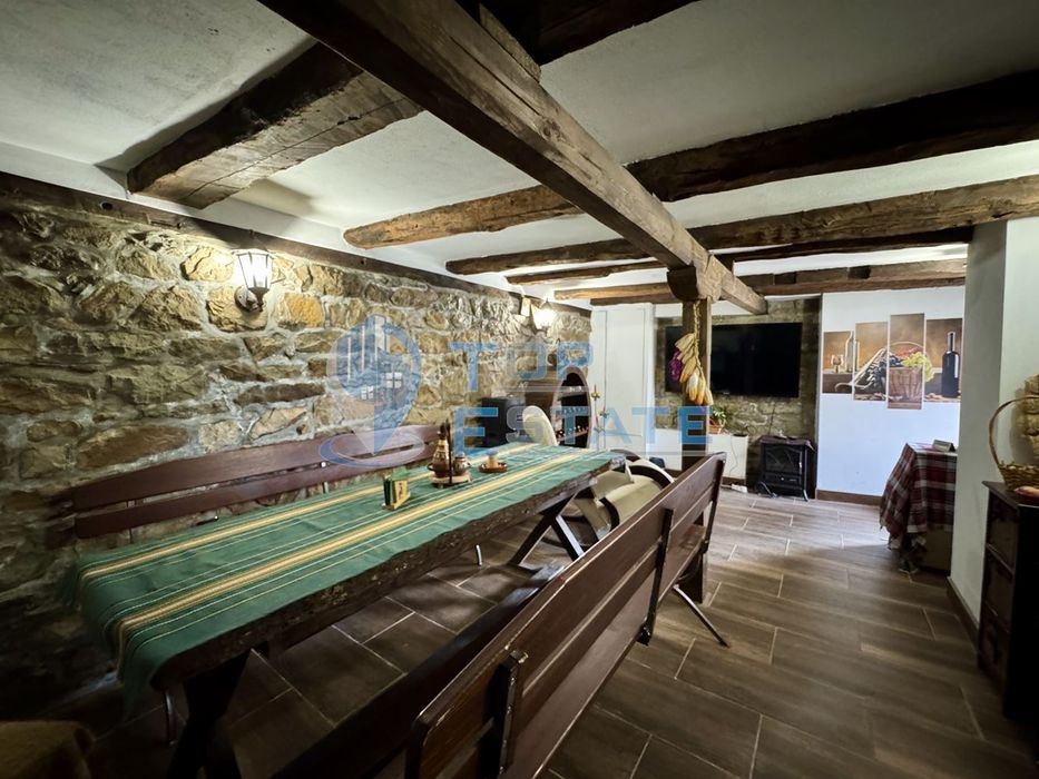 Обзаведена къща със сауна и джакузи в град Елена, област Велико Търно