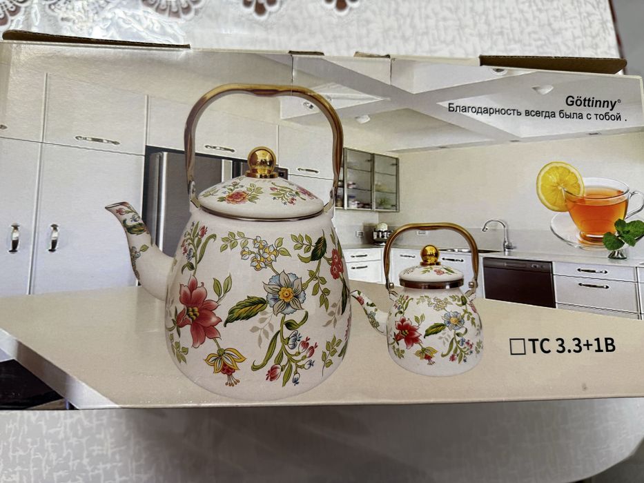 Набор чайников (2 шт) новый, в коробке. Срочно!!