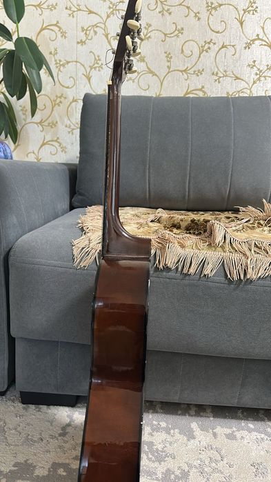 Продается акустическая гитара