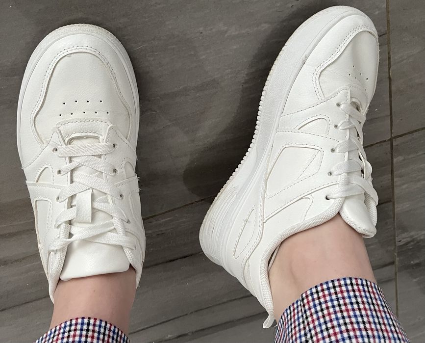 Adidasi Sinsay ca noi