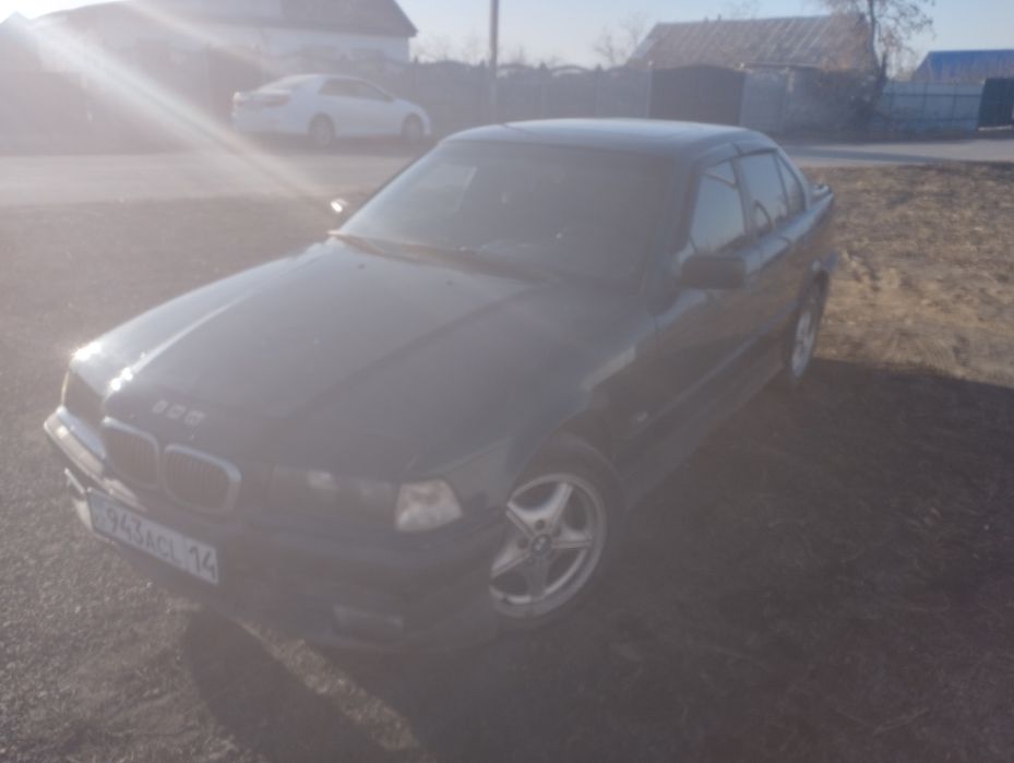 Автомобиль БМВ 318, е36