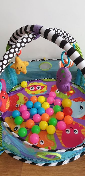 Saltea activitati cu bile