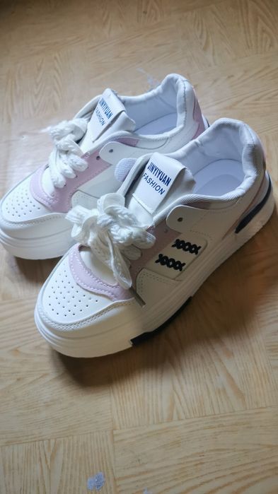 Кроссовки новые 35размер