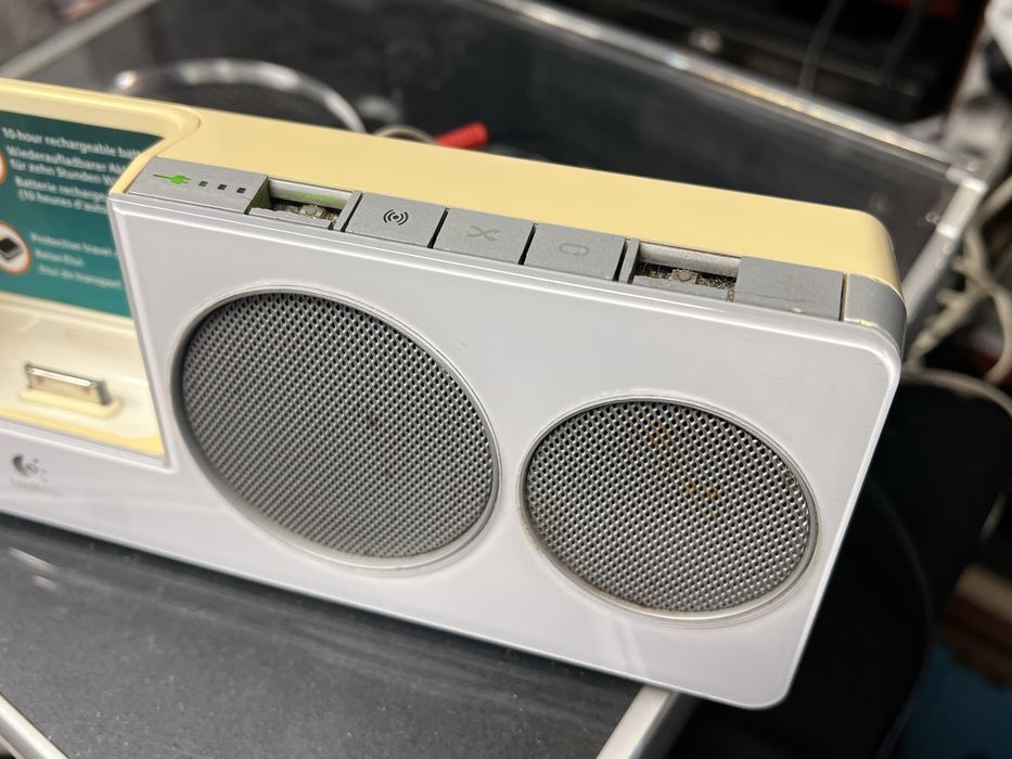 Logitech Pure-Fi Anywhere 2