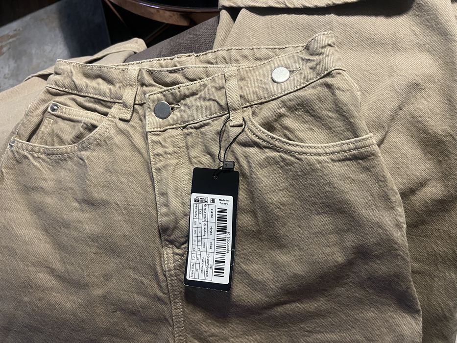 Blugi Trendyol noi cu eticheta