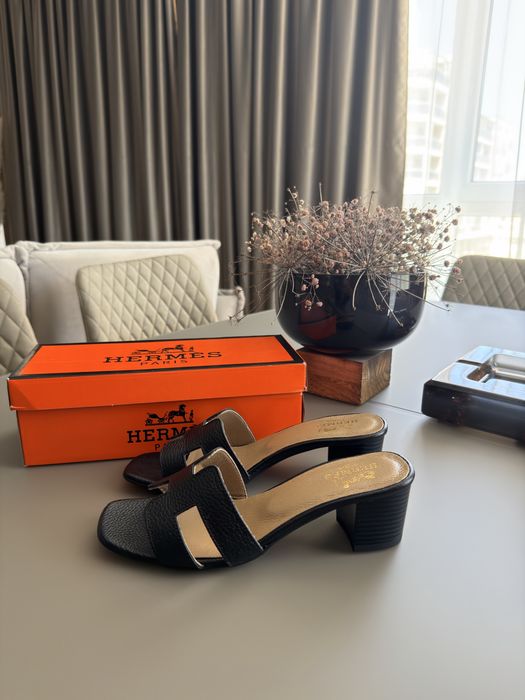 Чехли на ток Hermes естествена кожа