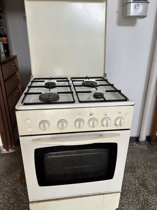 Aragaz Zanussi 4 ochiuri + cuptor gaz (funcțional)