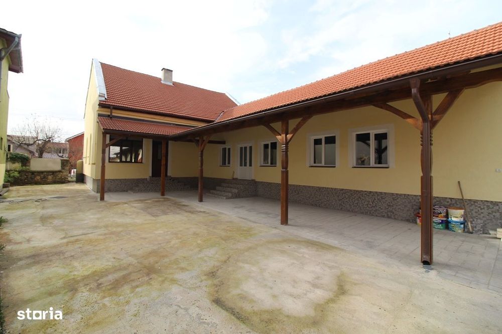 Închiriez casă în Hunedoara, zona Facultatea de Inginerie, teren 750mp