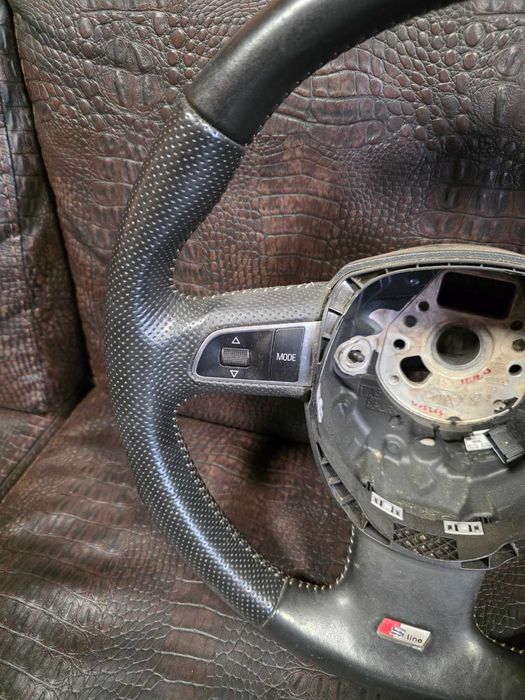 Продаваме S - Line волан за Audi A4 B8