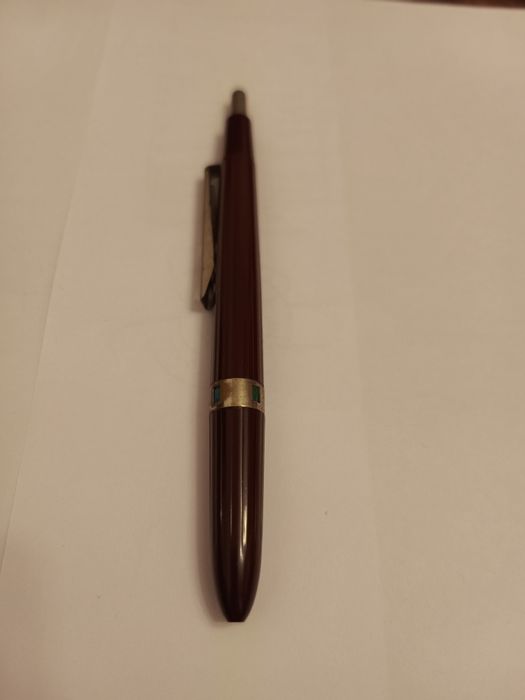 Продавам колекционерска четирицветна химикалка Markant MK401