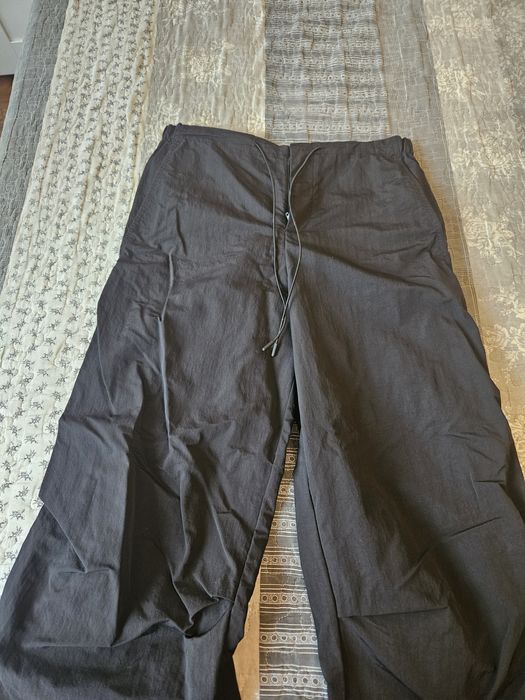 Pantaloni bej  si negru Zara