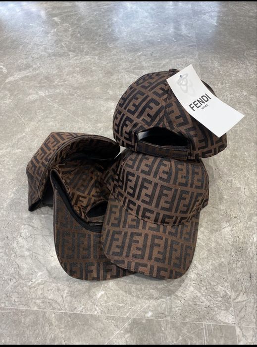 Шапка fendi черна/ кафява