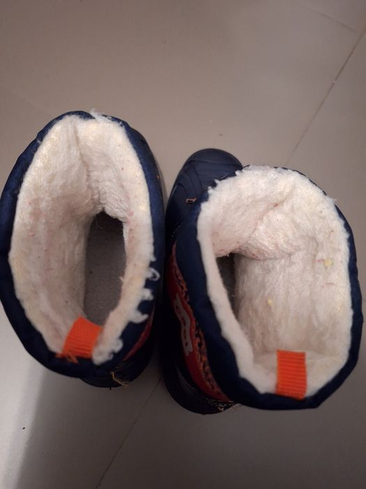 Încălțăminte rezistenta la apă și umezeală