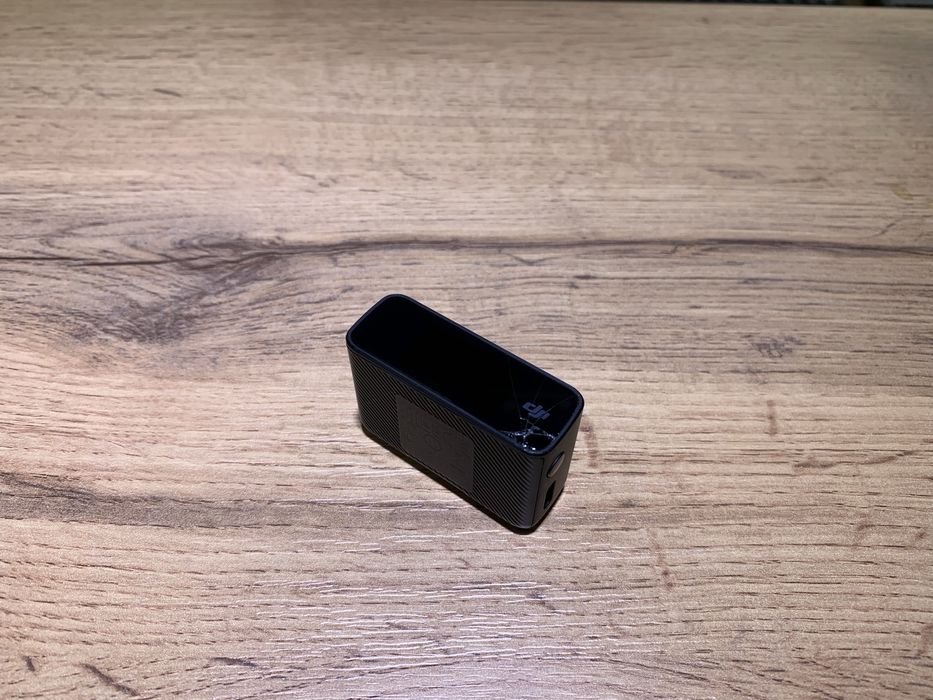 Микрофон DJI Mic (2TX+1RX+Charging Case), экран сломан, 1129/А10