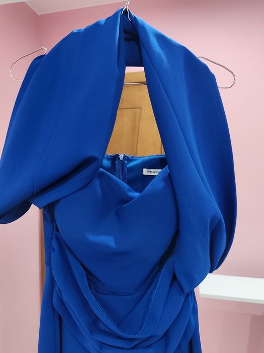 Синя рокля тъмносиня