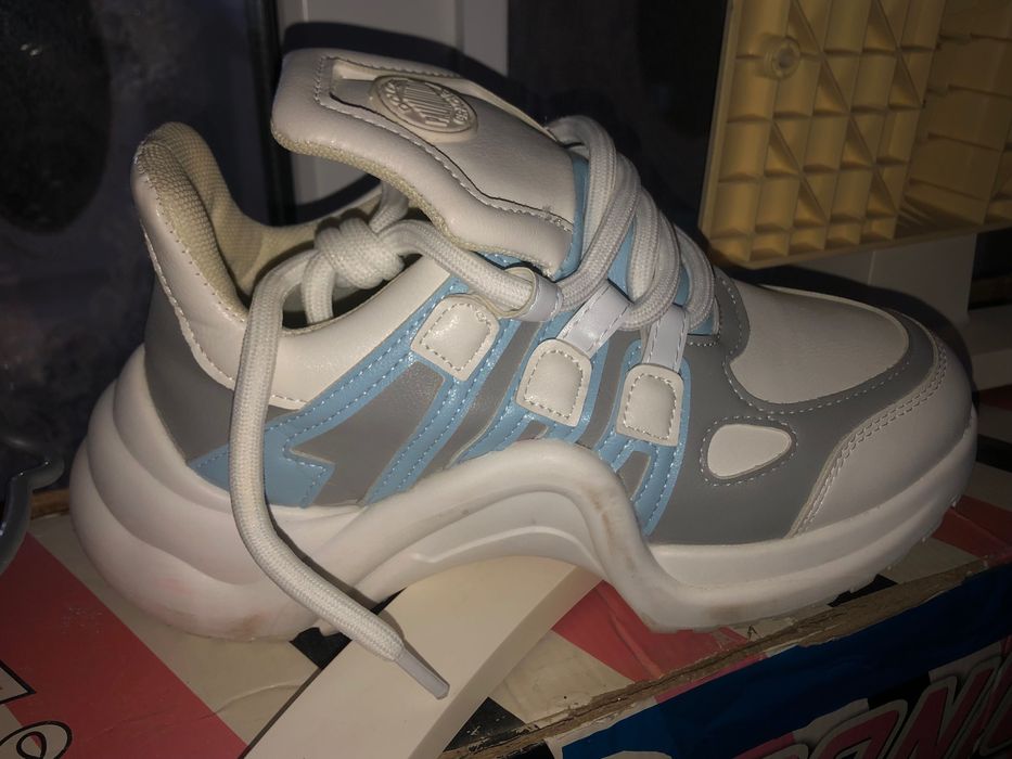 Продам кроссовки