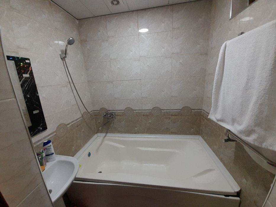 Frunzida Uy tayyor remontli hamma sharoitga ega ijaraga beriladi