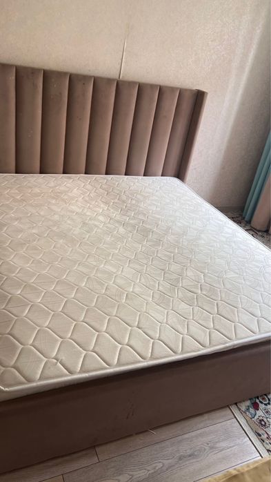 Двухспальная кровать