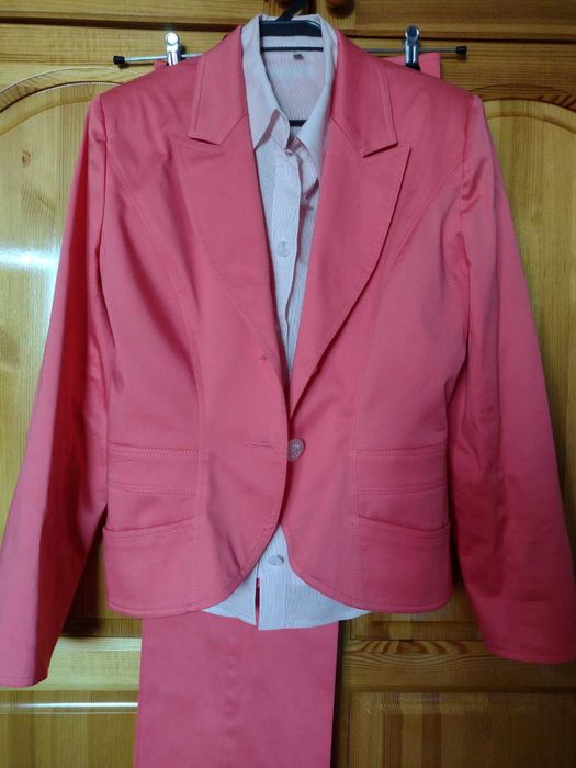 Костюм 3 Части-САКО+ПАНТАЛОН+РИЗА в цвят "Скарида"на"Рива Фешън" !НОВ!