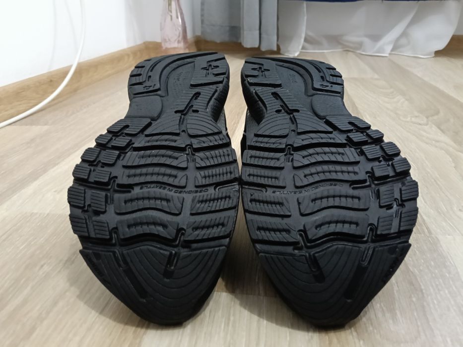 Adidași Brooks Ghost Gore Tex  mărimea 39