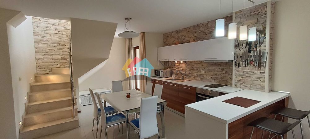 Мезонет в Варна, област-к.к.Златни пясъци площ 208 цена 300000