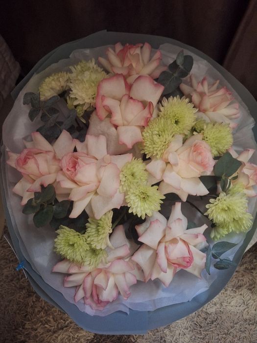 букет  цветов ляйсан флауерс