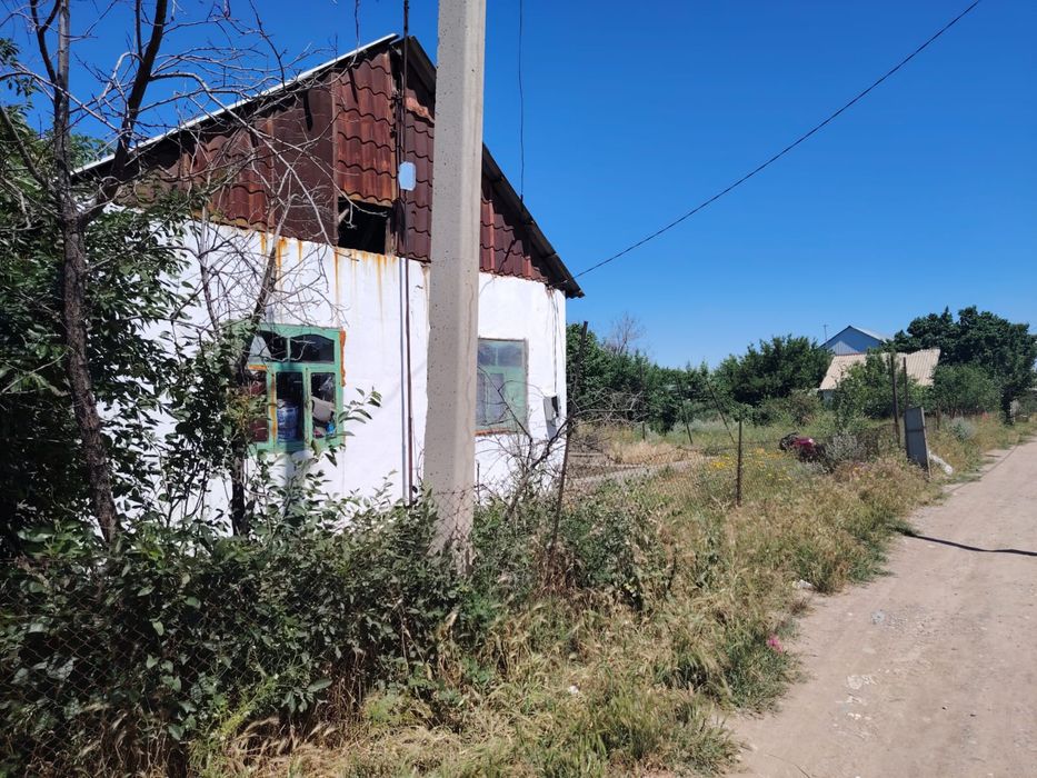 Үй сатылады 12 соттық жерімен