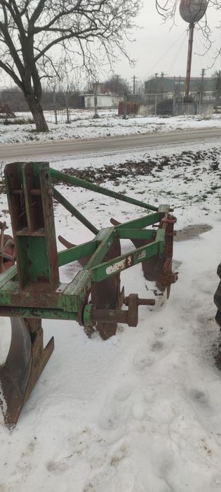 Vând plug trei trupite