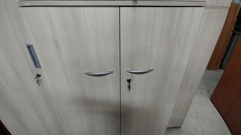 Гардероб с четири врати и рафтове - Офис шкаф -  80/40/226