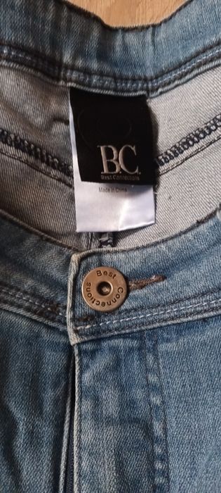 Pantaloni de blugi scurti si 3 sfert