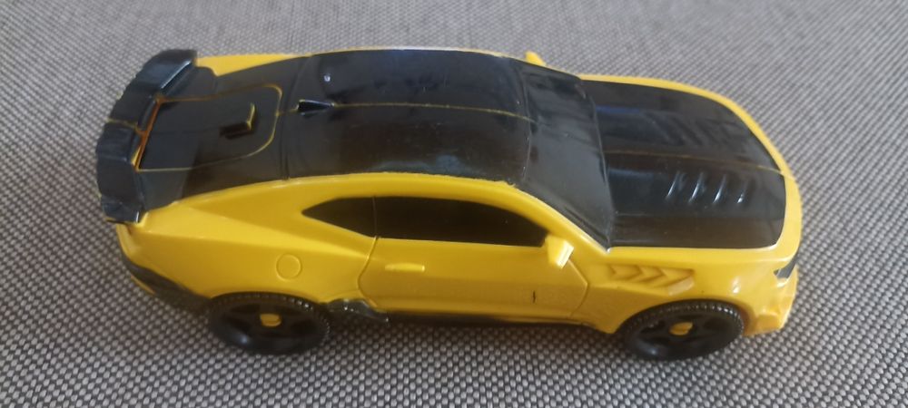 Бъмбълби Трансформърс кола-пистолет + два пистолета - изстрелвачки