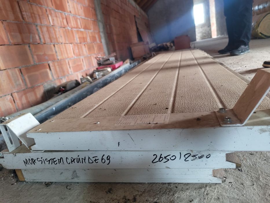 Vând ușa garaj tip rulou electric!!