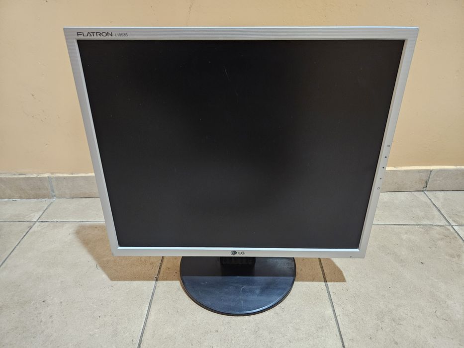 Монитор LG не включается