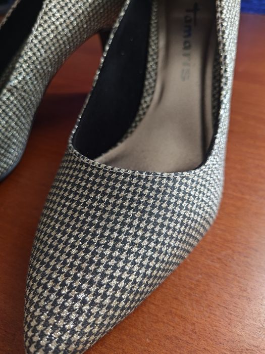 Обувки на ток Tamaris черно и златно 37 номер