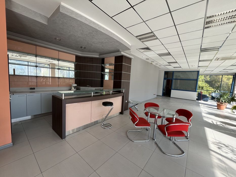 Дава се под наем Офис в София, Хладилника - 324 кв.м за 2400 € - Снимка #2