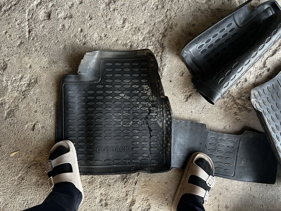 полики от субару оутбак