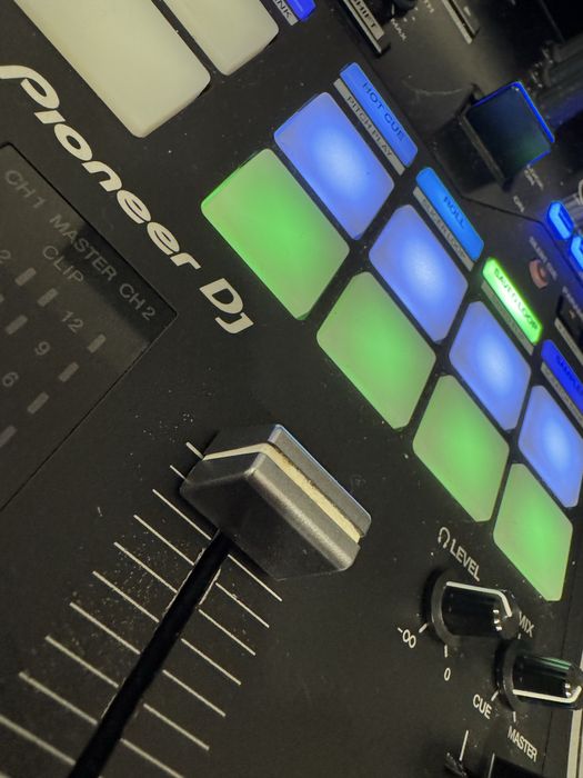 Pioneer DDJ-REV7 + case – stare excelentă