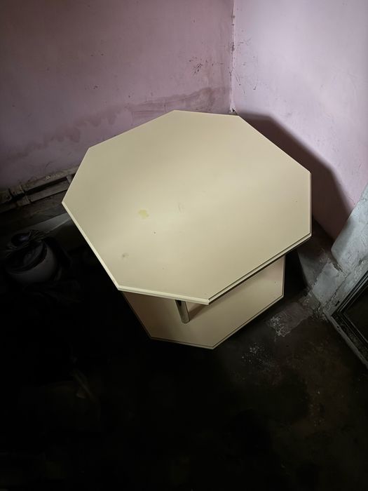 Стол журнальный в хорошем состоянии